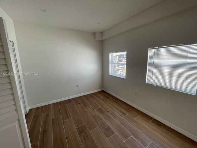 Foto del edificio - 6801 SW 22nd St