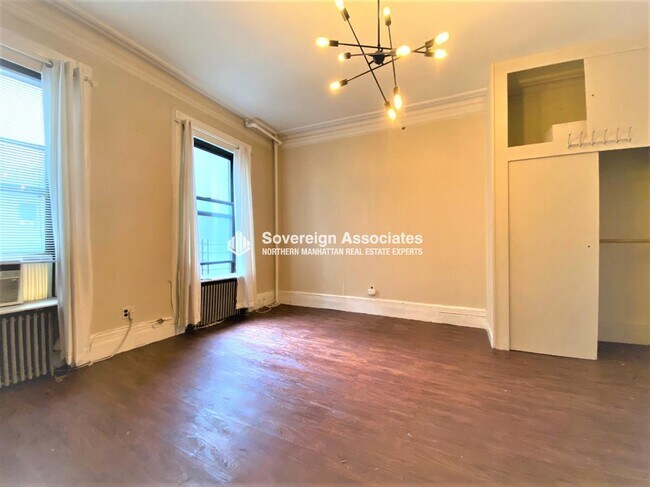 Building Photo - 136 W 83rd St