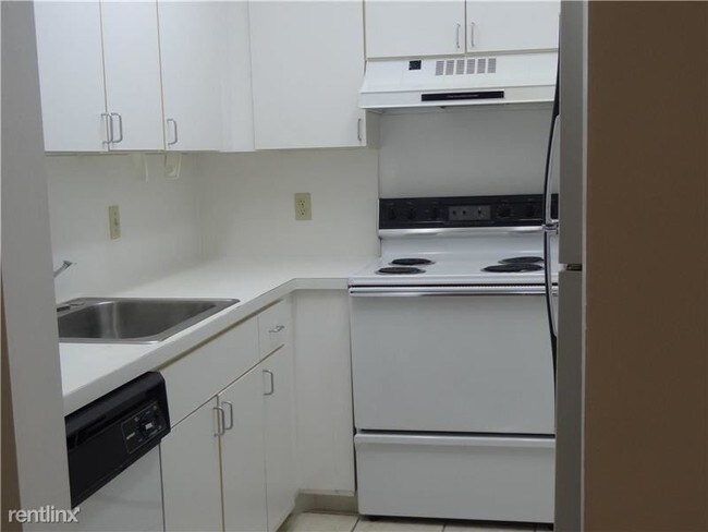 Building Photo - 13710 SW 90th Ave