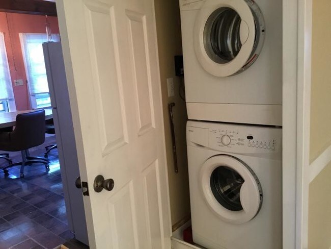 Building Photo - 2 bedroom in New Haven CT 06511