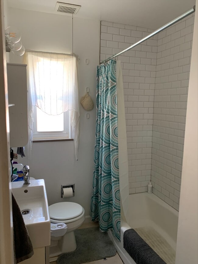 Main Bath - 8901 Summit Ave