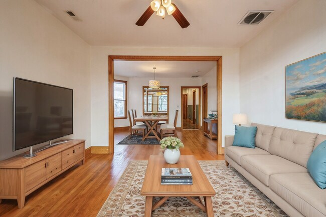 Foto del edificio - 3400 N Keeler Ave