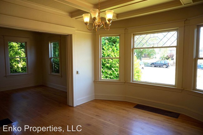 Building Photo - 3 br, 1.5 bath House - 2425 NE Alberta St