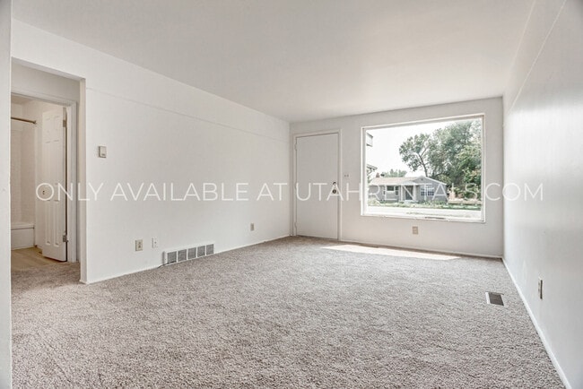 Building Photo - 729 E 4565 S