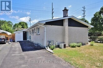 Building Photo - 2555 Iris St