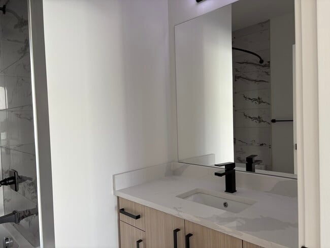 Building Photo - 1980 Upper Sundance Dr