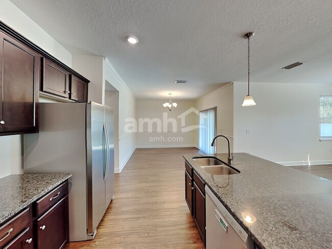 Foto del edificio - 511 Pine Terrace Dr