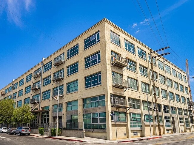 Building Photo - 510 S Hewitt St