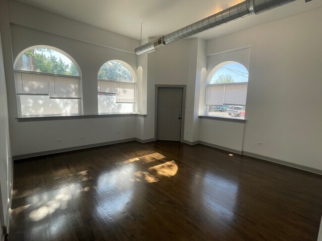 Building Photo - 2026 S Washtenaw Ave.