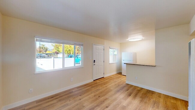 Foto del edificio - 15495 Marty Dr