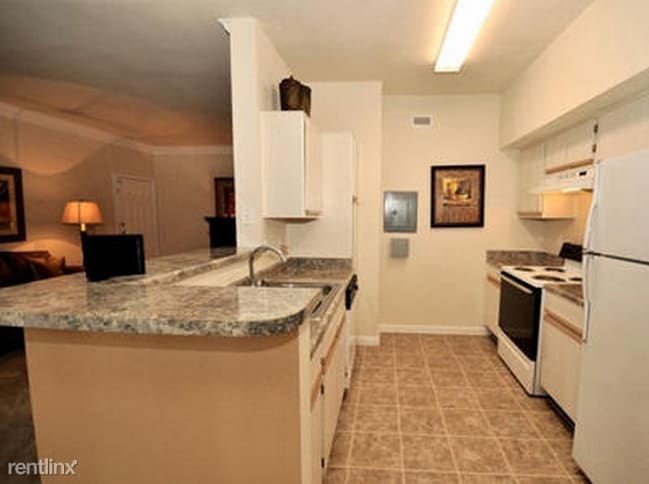 Building Photo - 1 br, 1 bath  - 6107 Snug Harbor Dr # 2563