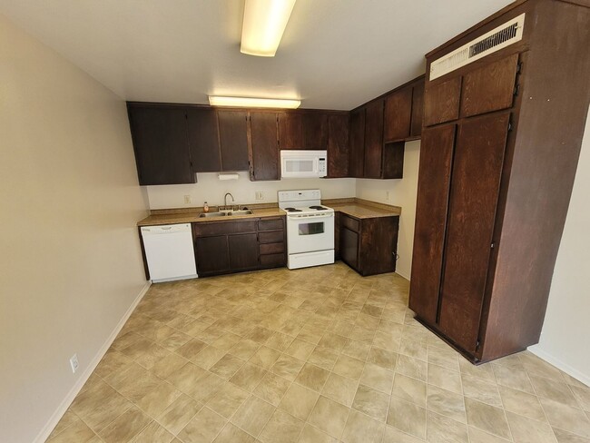 Foto del edificio - Lovely 3 Bedroom Condo in West Covina