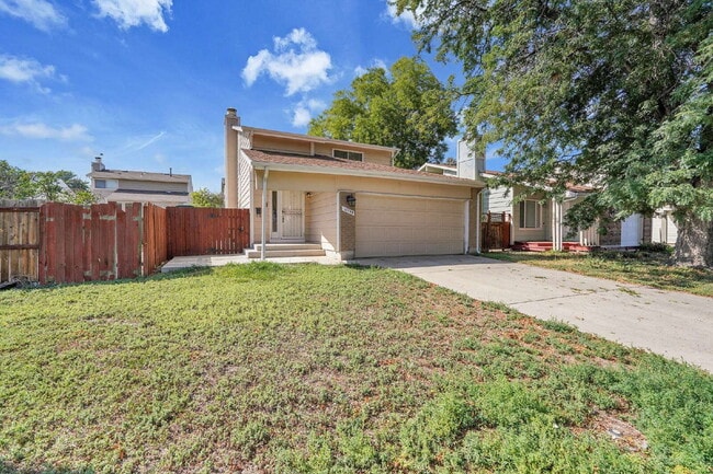 Building Photo - $2,200 - 3 Bed 3 Bath Home with 2 Primary ...