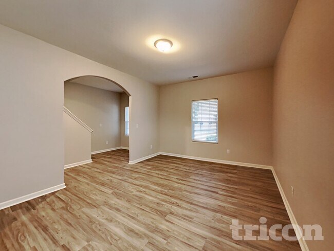 Foto del edificio - 945 Joselynn Drive