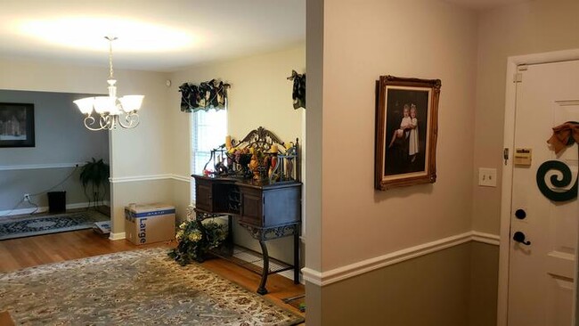 Building Photo - 3204 Whitesburg Dr