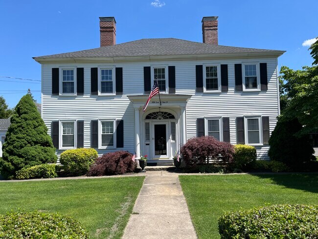 54 W Main Street - 54 W Main St