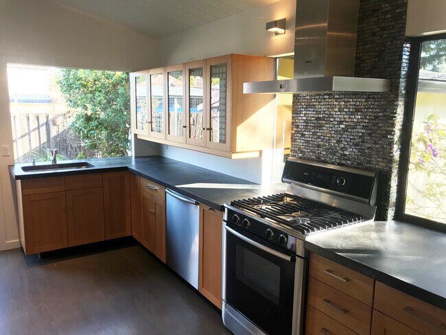 Building Photo - 612 Bobelaine Dr