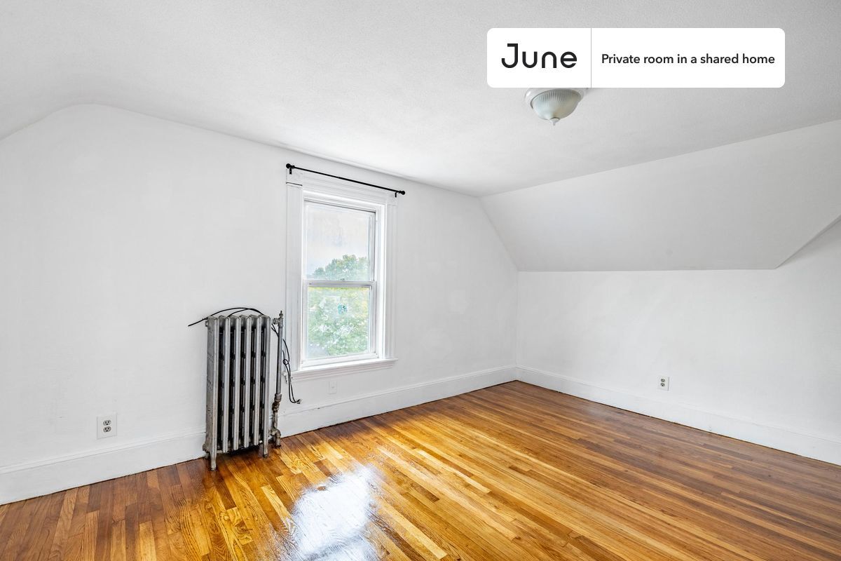 Private bedroom in 7 bed/1 bath Home Apartment for Rent in Somerville