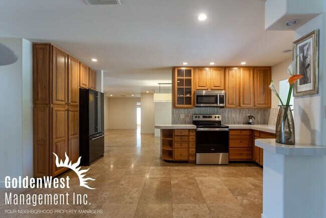 Building Photo - Luxury 4Bdm 4Ba Home on Sprawling Lot in P...