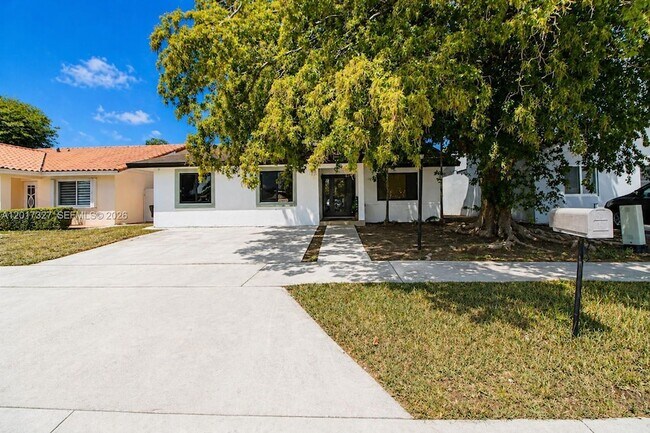 Building Photo - 10088 SW 143rd Ct