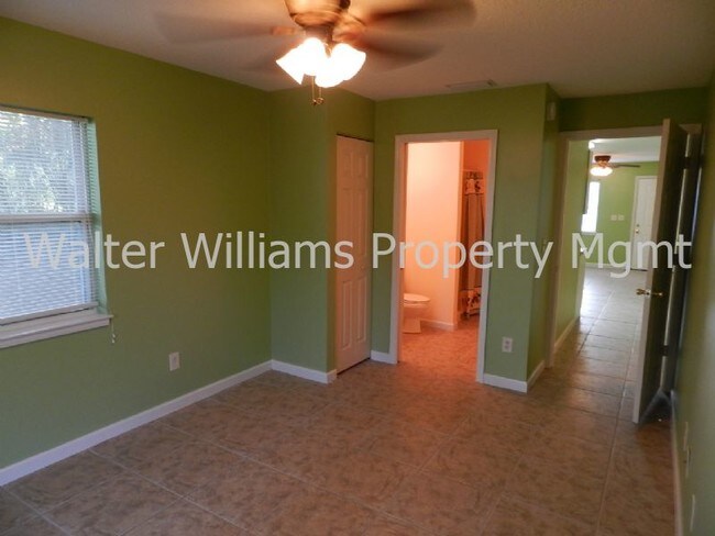 Building Photo - 204 A St