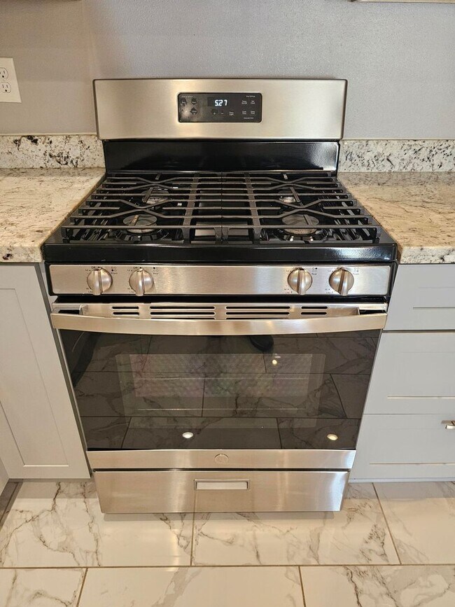 Foto del edificio - 4 Bedroom, 2 Bath Newly Renovated House for Lease