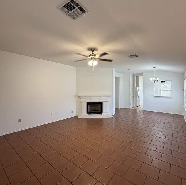 Building Photo - 700 House Creek Dr