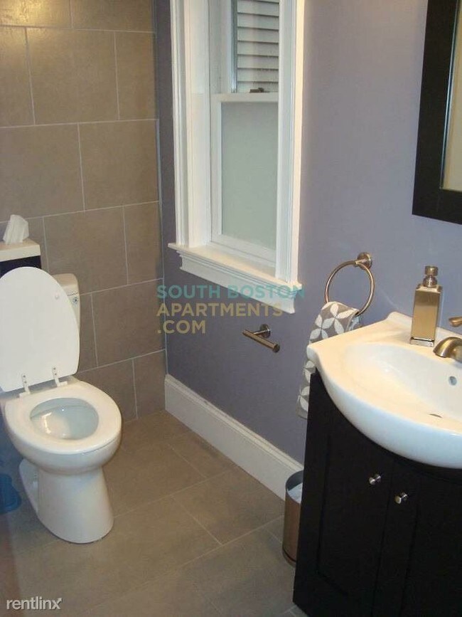 Building Photo - 246 W 3rd St