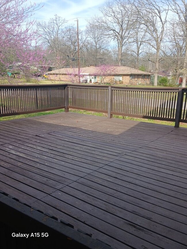 Building Photo - inviting 3-bedroom, 2-bath residence