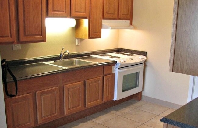 Building Photo - 858 8th St SE