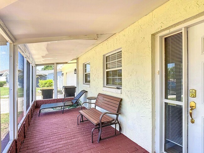 Building Photo - 3 Bedroom Home in Poinciana