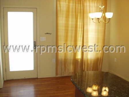 Foto del edificio - 2150 S Main St