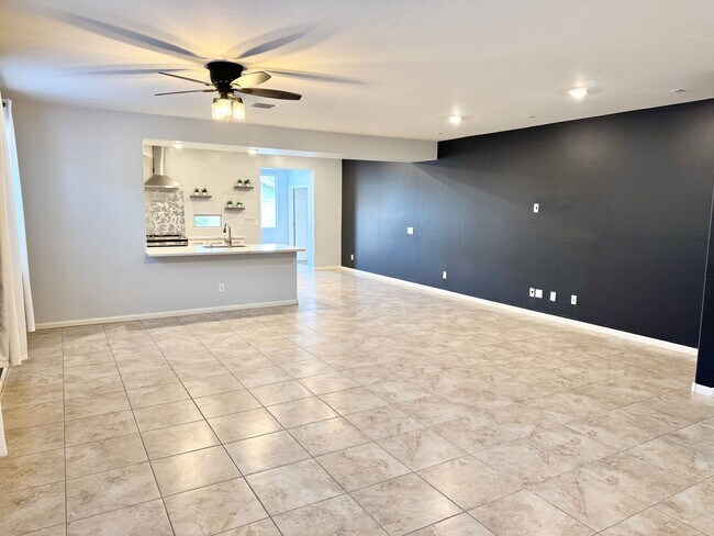 Foto del edificio - Gorgeous Home In Layton Lakes Community! Must See!