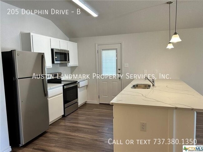 Building Photo - 205 Dolphin Dr