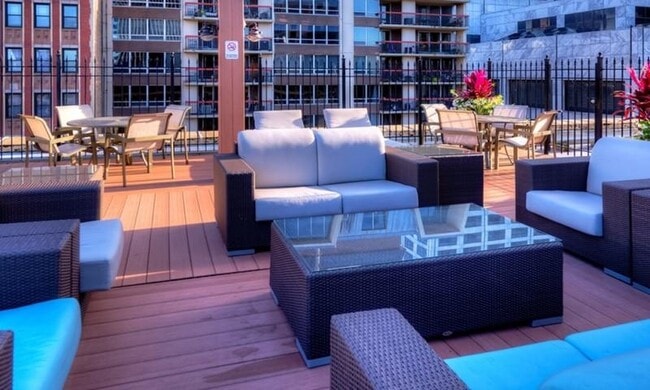 Photo - 260 E Chestnut St Apartments