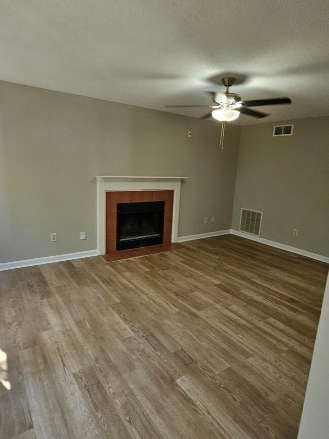 Building Photo - 119 Maple Creek Dr