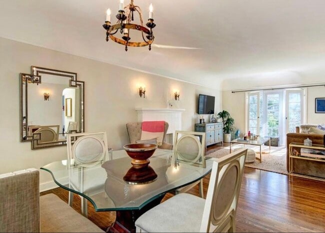 Living room - 946 9th St