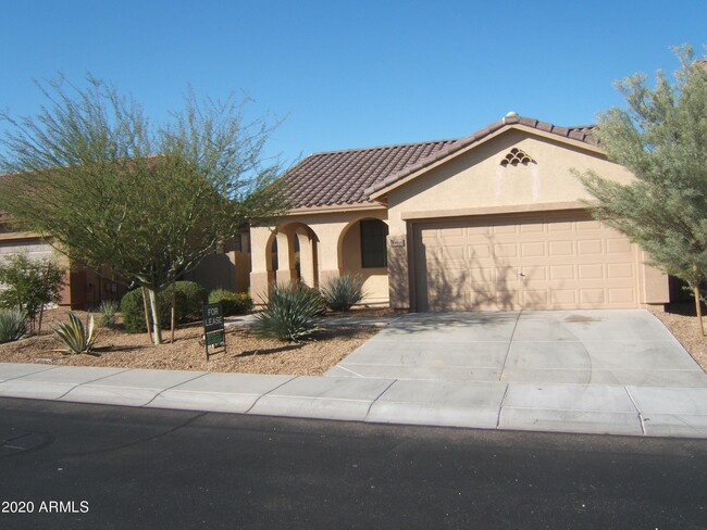 Building Photo - 39808 N Iron Horse Way