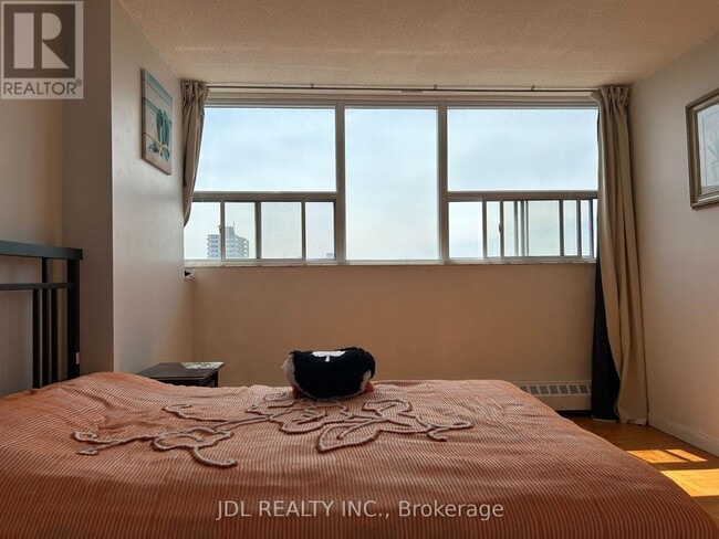 Photo du bâtiment - 4091-4091 Sheppard Ave E