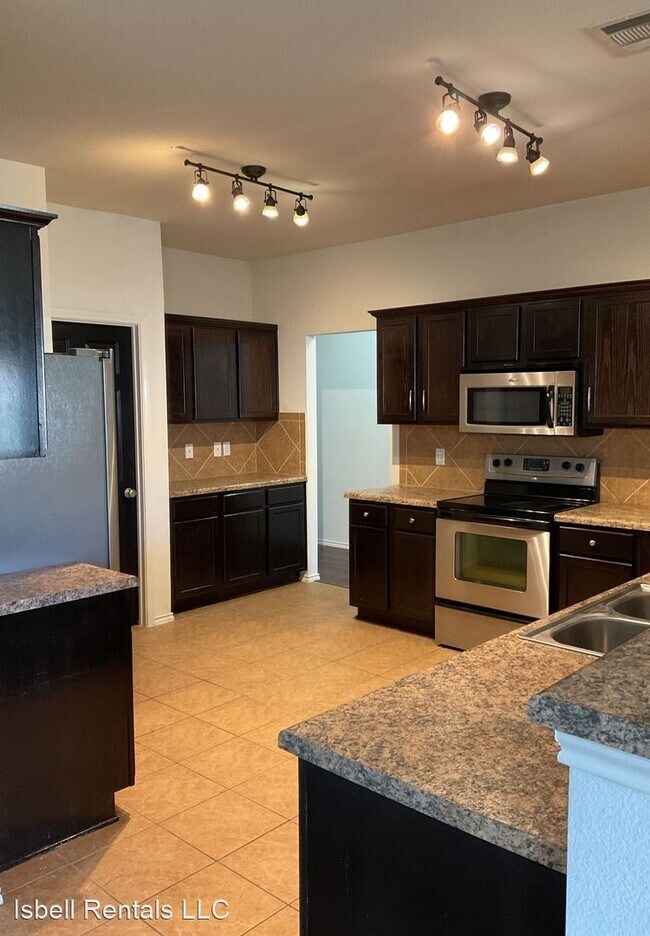 Foto del edificio - 3 br, 2 bath House - 6201 Emilie Lane