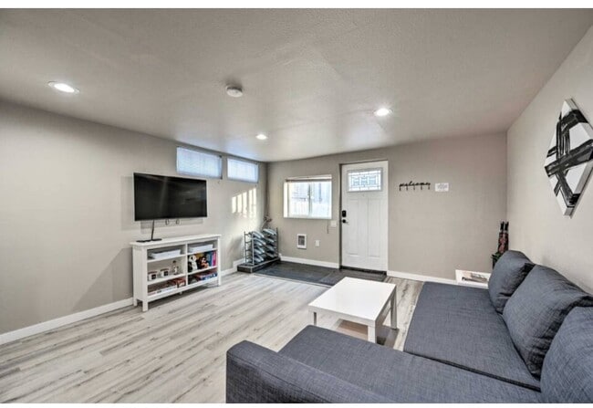 Photo - 1934 NE Northgate Way Apartment