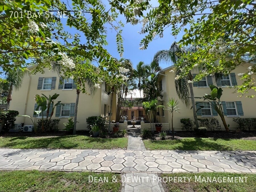 701 Bay St NE Unit 7, Saint Petersburg, FL 33701 Room for Rent in
