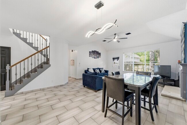 Foto del edificio - 34 Firethorn Pl