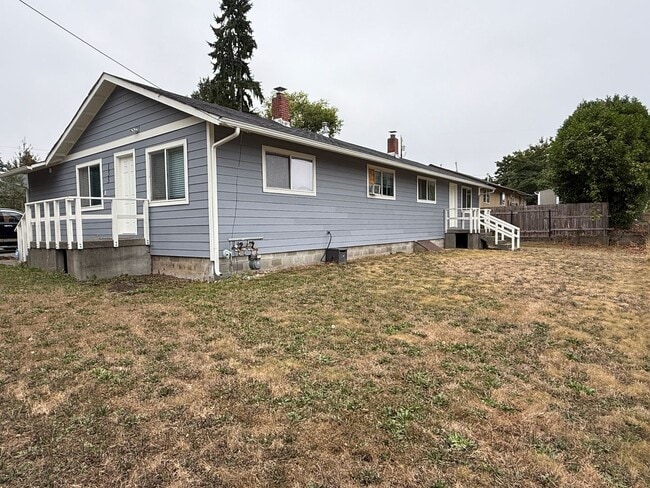 Building Photo - UPDATED 1 STORY 4 BED 2 BATH 2 CAR GARAGE ...