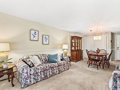 Building Photo - 2 Maple Ridge Dr