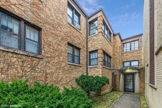 Building Photo - 10421 S Hale Ave