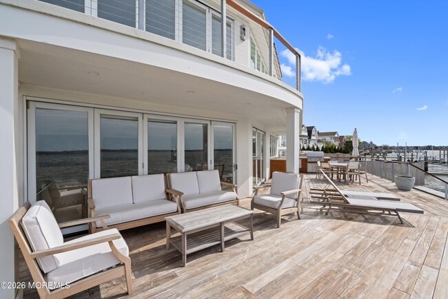 Building Photo - 7 Circle Dr