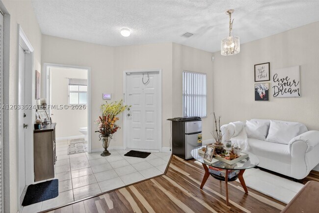 Foto del edificio - 16853 SW 1st St