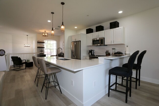 Building Photo - ***PELICAN MARSH***FURNISHED SEASONAL RENTAL***3 BED/2 BATH CONDO***GOLF COURSE VIEW*