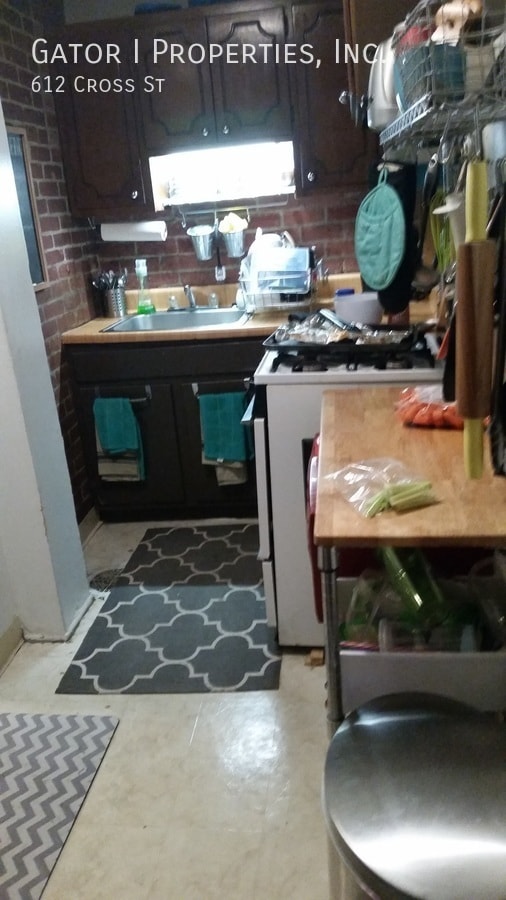 Photo - 612 Cross St House